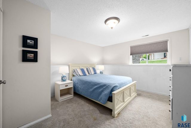 1000 N Richmond Cir Circle, Sioux Falls, SD 57103