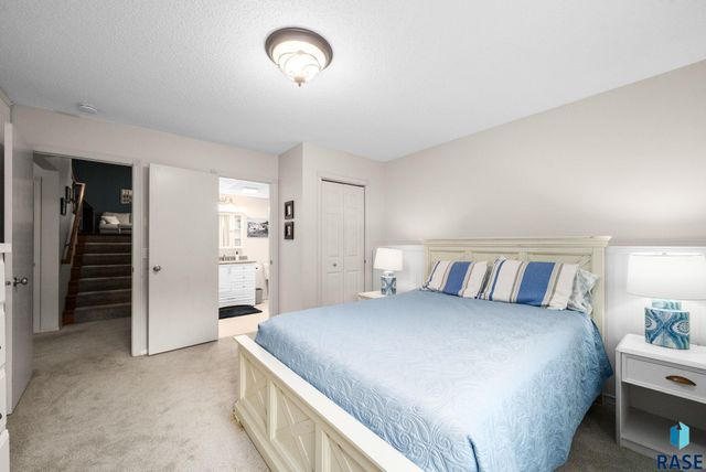 1000 N Richmond Cir Circle, Sioux Falls, SD 57103