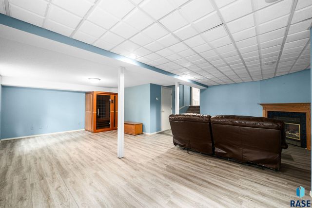 1000 N Richmond Cir Circle, Sioux Falls, SD 57103