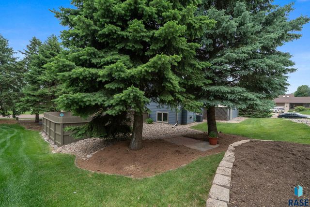 1000 N Richmond Cir Circle, Sioux Falls, SD 57103