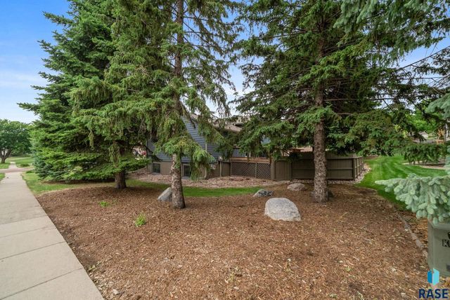 1000 N Richmond Cir Circle, Sioux Falls, SD 57103