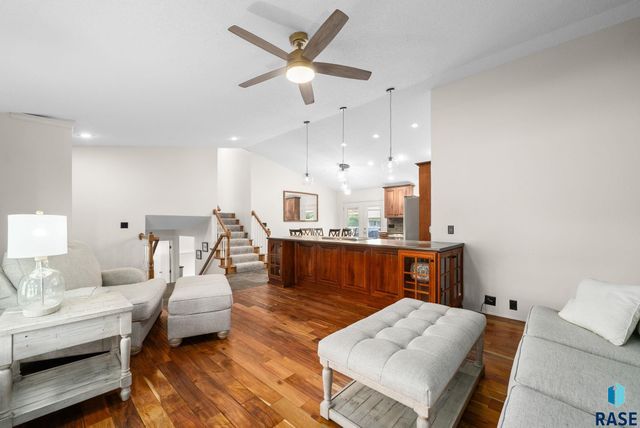1000 N Richmond Cir Circle, Sioux Falls, SD 57103