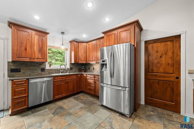 1000 N Richmond Cir Circle, Sioux Falls, SD 57103