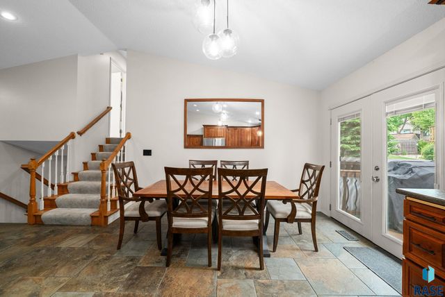 1000 N Richmond Cir Circle, Sioux Falls, SD 57103