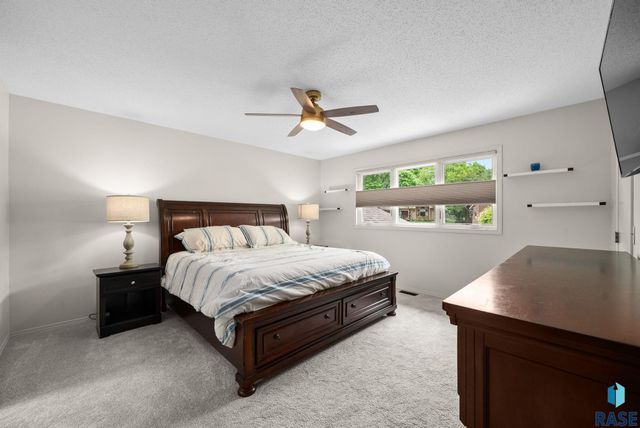 1000 N Richmond Cir Circle, Sioux Falls, SD 57103