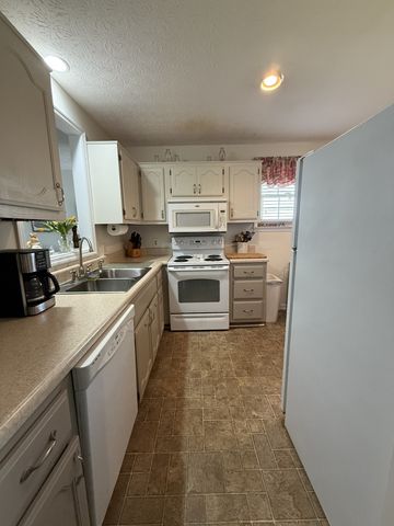 2115 Mockingbird Ln Apt A, Springfield, TN 37172