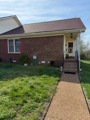 2115 Mockingbird Ln Apt A, Springfield, TN 37172