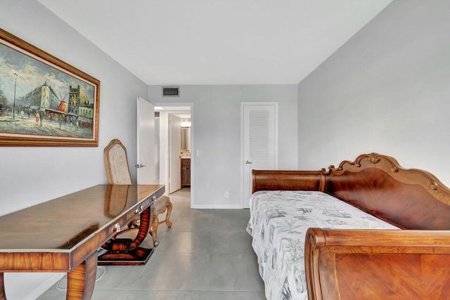 150 Dorset D 150, Boca Raton, FL 33434