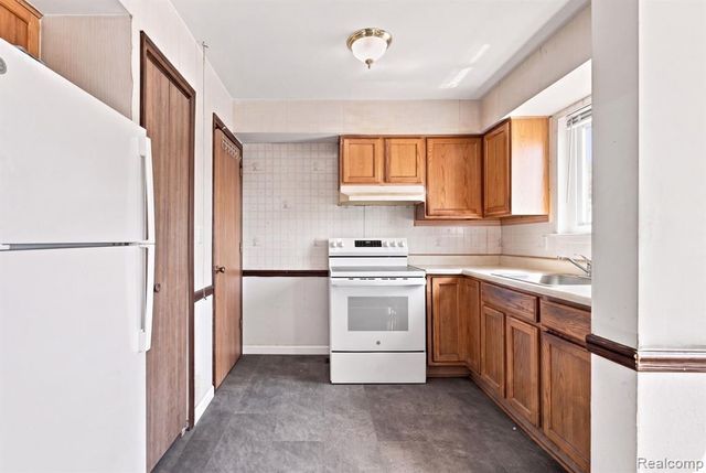 19343 S Highlite Drive, Clinton Township, MI 48035