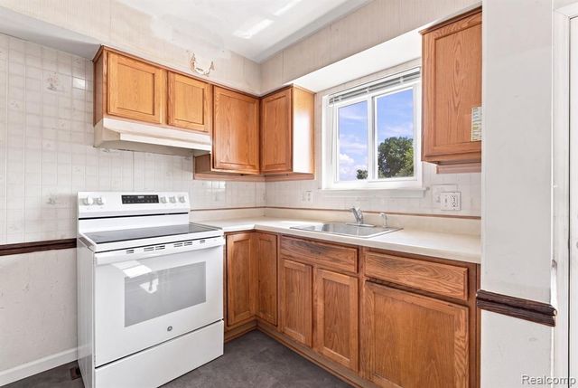 19343 S Highlite Drive, Clinton Township, MI 48035