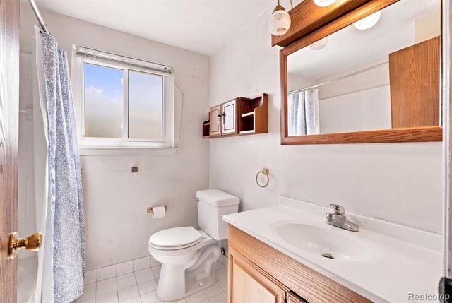 19343 S Highlite Drive, Clinton Township, MI 48035