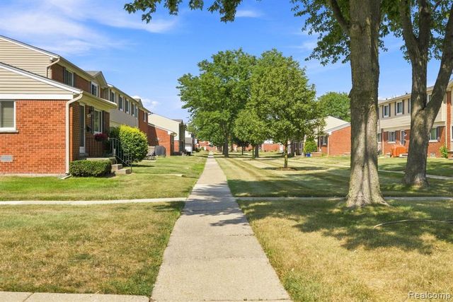 19343 S Highlite Drive, Clinton Township, MI 48035