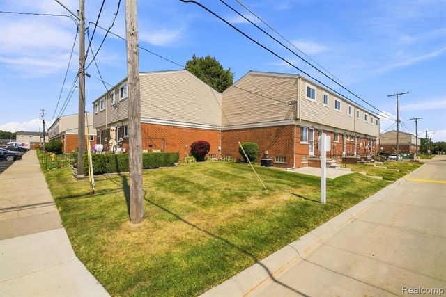 19343 S Highlite Drive, Clinton Township, MI 48035