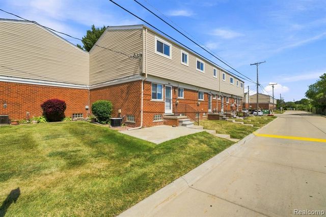 19343 S Highlite Drive, Clinton Township, MI 48035