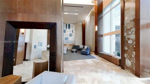 31 SE 5th St 2408, Miami, FL 33131