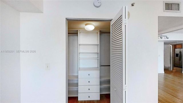 31 SE 5th St 2408, Miami, FL 33131