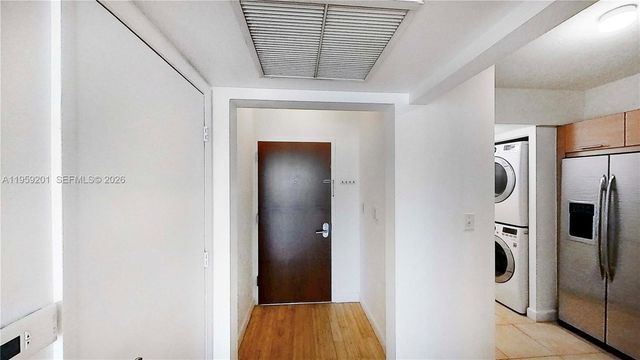 31 SE 5th St 2408, Miami, FL 33131