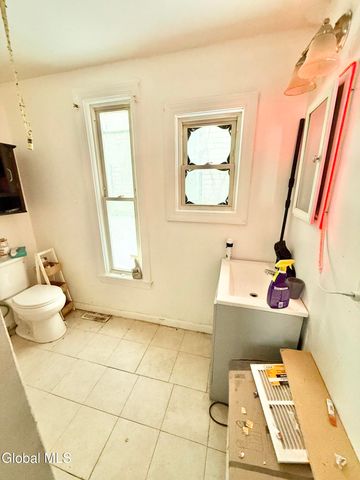 11 Mynderse Street, Schenectady, NY 12307