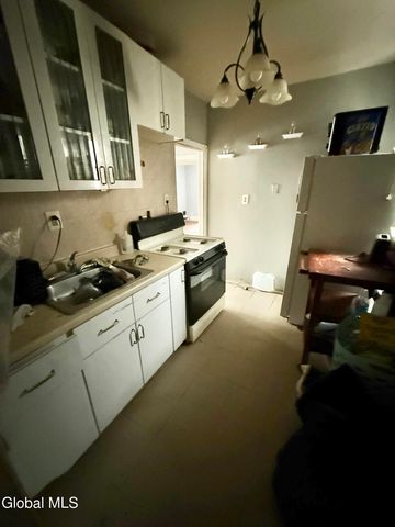 11 Mynderse Street, Schenectady, NY 12307