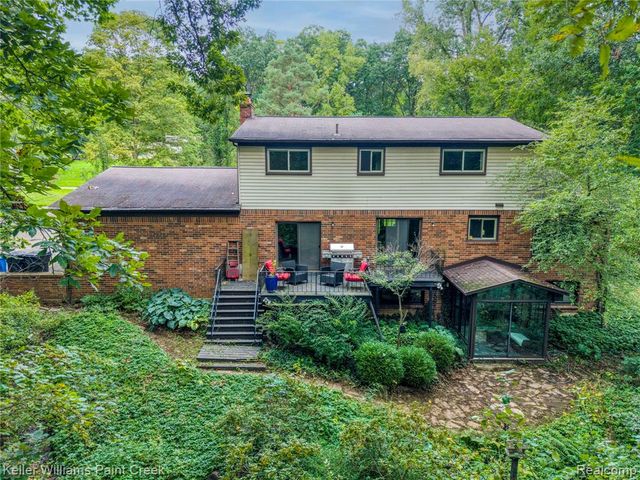 6126 Whispering Oak Drive, Washington, MI 48094