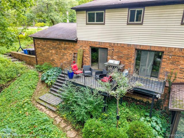 6126 Whispering Oak Drive, Washington, MI 48094
