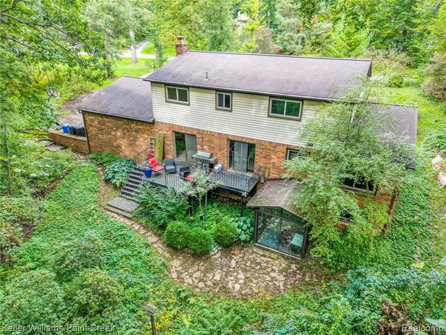 6126 Whispering Oak Drive, Washington, MI 48094