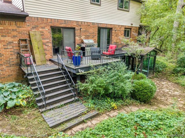 6126 Whispering Oak Drive, Washington, MI 48094