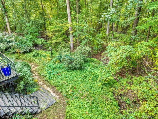 6126 Whispering Oak Drive, Washington, MI 48094