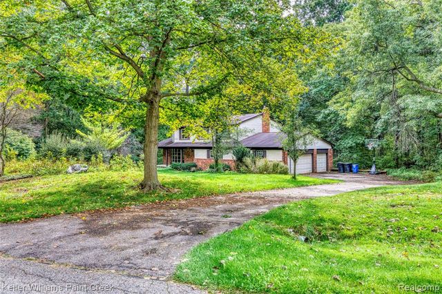 6126 Whispering Oak Drive, Washington, MI 48094