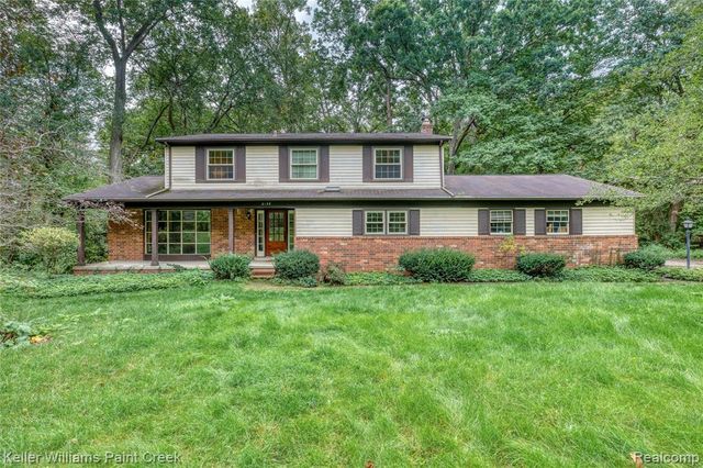 6126 Whispering Oak Drive, Washington, MI 48094