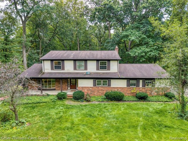 6126 Whispering Oak Drive, Washington, MI 48094