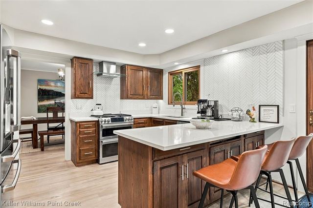 6126 Whispering Oak Drive, Washington, MI 48094