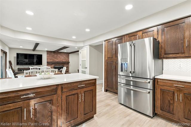 6126 Whispering Oak Drive, Washington, MI 48094