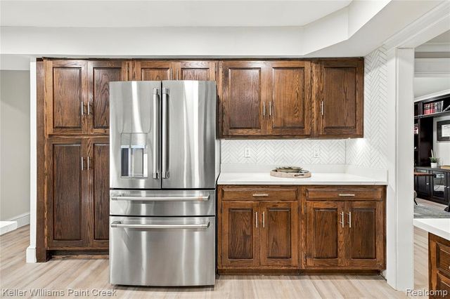6126 Whispering Oak Drive, Washington, MI 48094