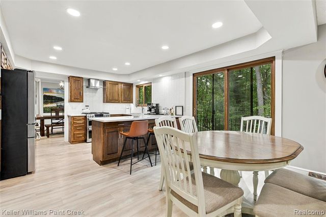 6126 Whispering Oak Drive, Washington, MI 48094