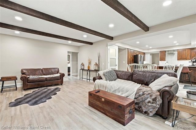 6126 Whispering Oak Drive, Washington, MI 48094