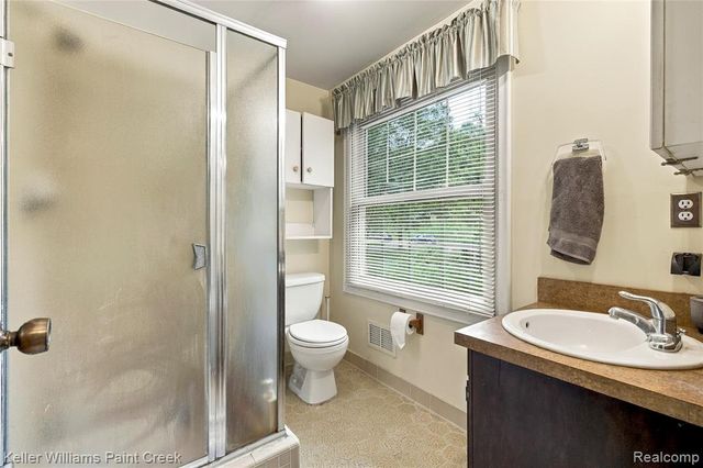 6126 Whispering Oak Drive, Washington, MI 48094