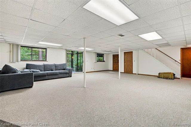6126 Whispering Oak Drive, Washington, MI 48094