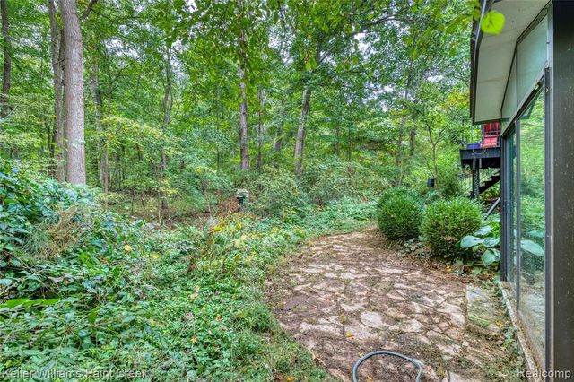 6126 Whispering Oak Drive, Washington, MI 48094