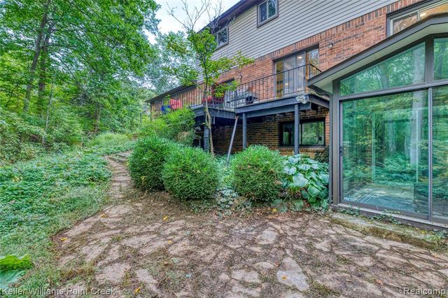 6126 Whispering Oak Drive, Washington, MI 48094