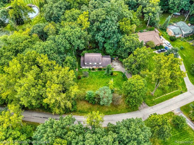 6126 Whispering Oak Drive, Washington, MI 48094