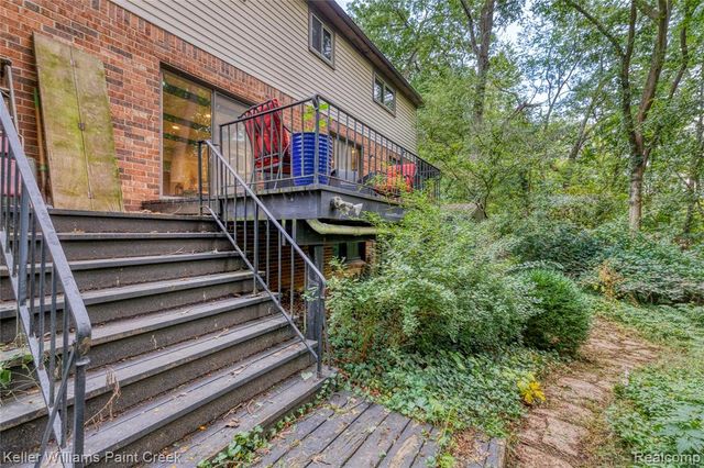 6126 Whispering Oak Drive, Washington, MI 48094
