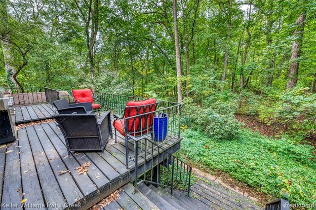 6126 Whispering Oak Drive, Washington, MI 48094