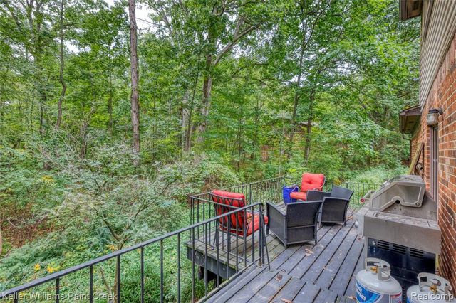 6126 Whispering Oak Drive, Washington, MI 48094