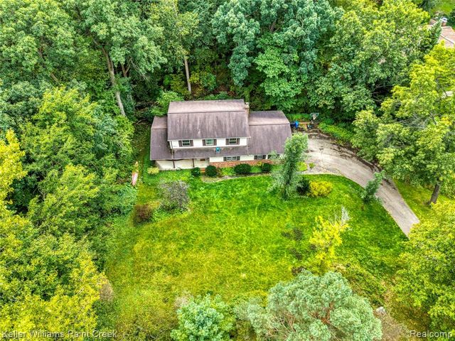 6126 Whispering Oak Drive, Washington, MI 48094