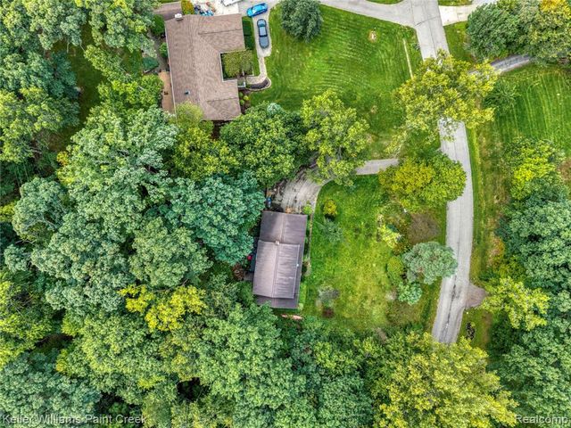 6126 Whispering Oak Drive, Washington, MI 48094