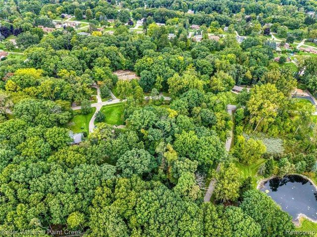 6126 Whispering Oak Drive, Washington, MI 48094