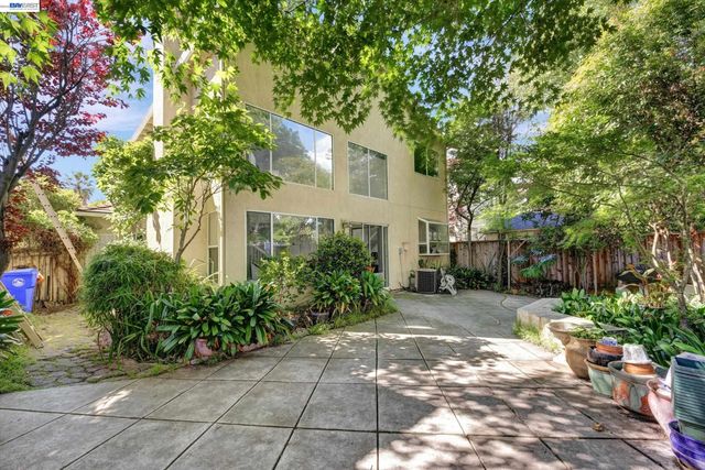 15916 Bayberry Ln, San Lorenzo, CA 94580