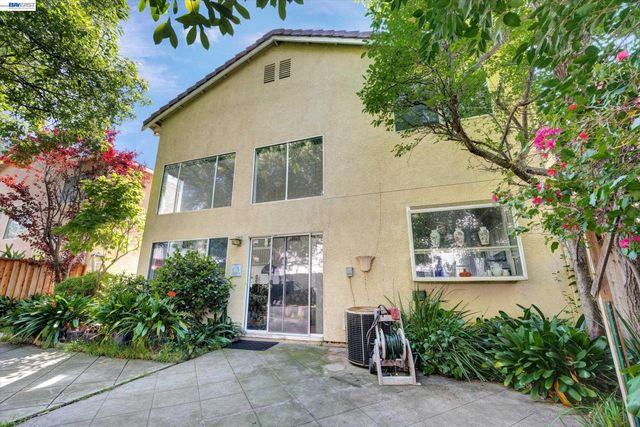 15916 Bayberry Ln, San Lorenzo, CA 94580