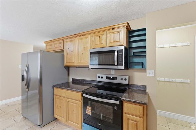 1096 N 300 W, Layton, UT 84041